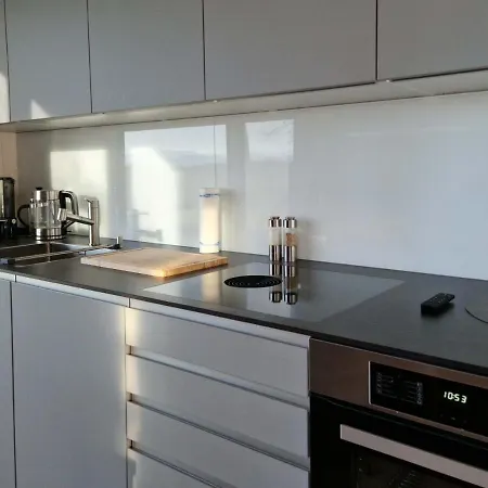 Tinyhaus Adam Фрайамт