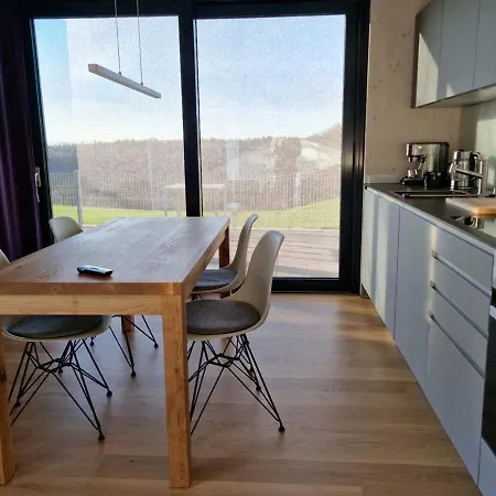Tinyhaus Adam *
